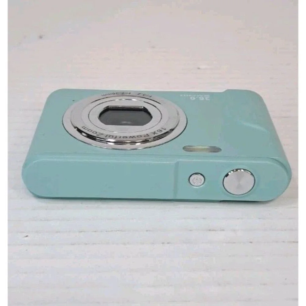 DC301 Digital Camera 36MP Blue 16x Zoom FOR PARTS or REPAIR AS-IS Cracked Screen
